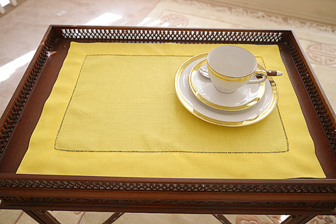 Place Mat Habanero Gold Colored.